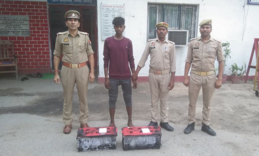 थाना शक्तिनगर पुलिस को मिली बड़ी सफलता एन0सी0एल0 खड़िया खदान ओबी पार्किंग में खड़े वाटर टैंकर मशीन से चोरी हुई 02 अदद बैटरी बरामद