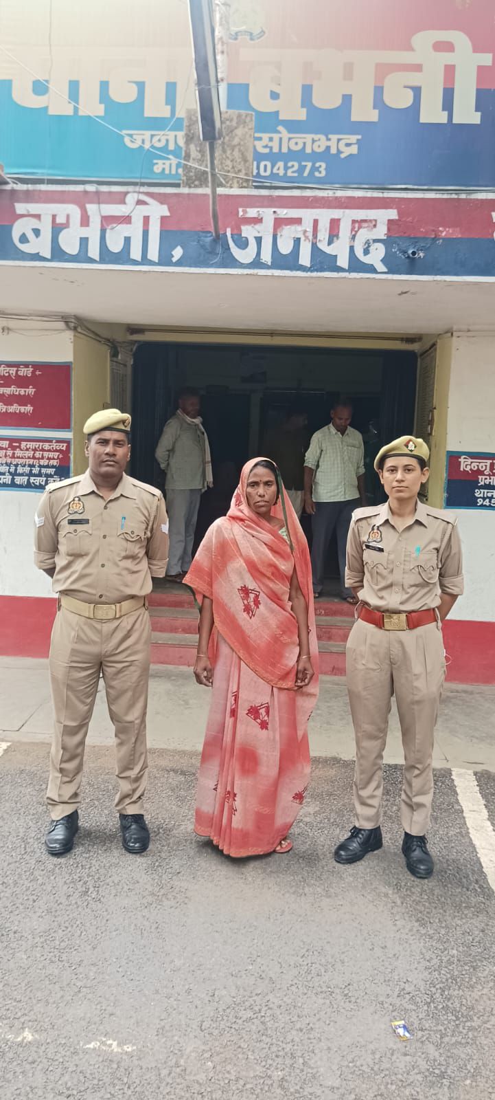 थाना बभनी पुलिस द्वारा दहेज उत्पीड़न के मुकदमे में वांछित 01 अभियुक्ता गिरफ्तार