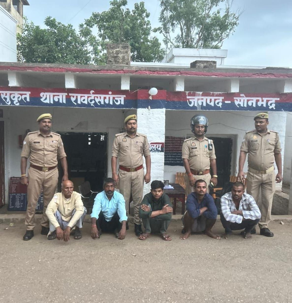 थाना रॉबर्ट्सगंज पुलिस की त्वरित कार्रवाई, मारपीट एवं अस्पताल में उपद्रव के मामले में 05 अभियुक्त गिरफ्तार-